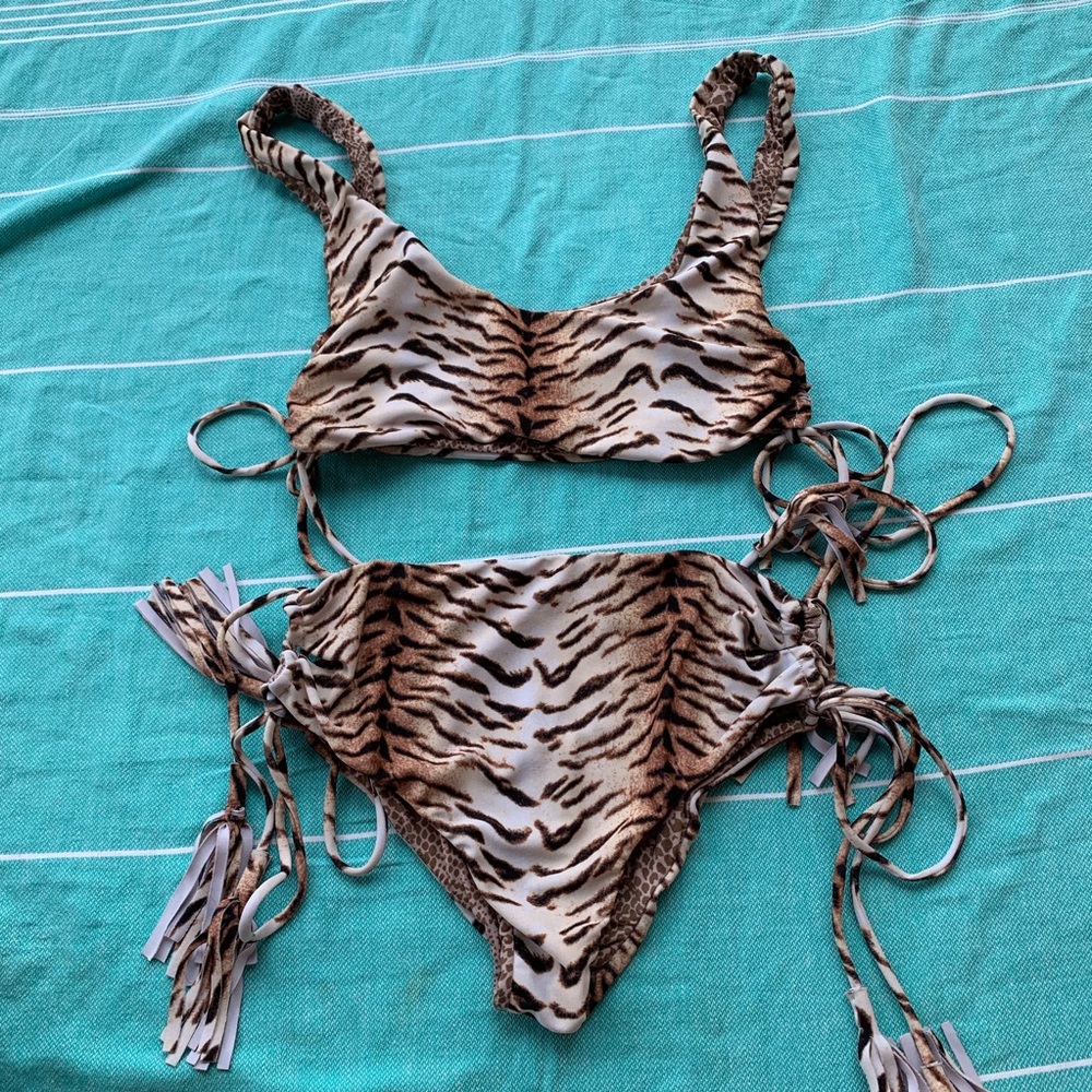 Acacia Tiger Set HOLD
